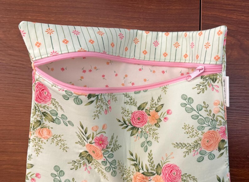Floral Project Bag with Kindness fabric for Cross Stitch, Embroidery, iPad 10 x 12.5 bild 3
