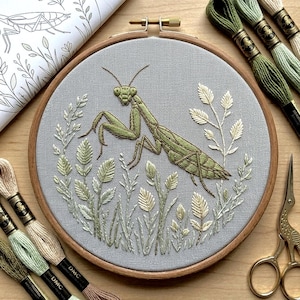 Praying Mantis Embroidery Pattern, Botanical Insect Hoop Art, Nature Design (PDF Pattern)