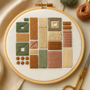Könnte beinhalten: Geometrisches Stickdesign in einem Holzrahmen. Das Design zeigt verschiedene Formen in Grün-, Braun-, Beige- und Rosatönen. Eine goldene Schere und Stickgarn sind im Hintergrund zu sehen. Der Text "HAND EMBROIDERY PDF PATTERNS BY ZAZARITA" ist unten.