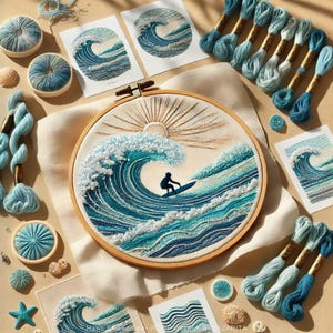 Puede incluir: Un bordado que representa a un surfista en una ola, con un sol de fondo. La imagen incluye hilo de bordar azul y blanco, diseños de olas impresos y otros materiales de artesanía.