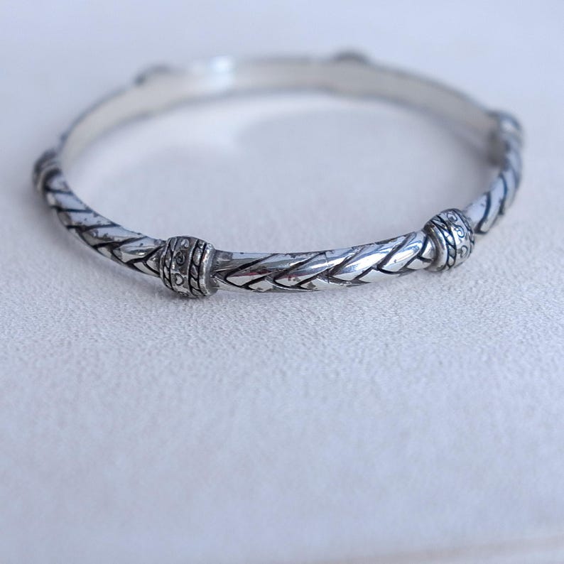 Brighton Slim Flätat Armband Silverpläterat Pendant 2,5" Stapelbart Style Vintage Smycken i Lager bild 3