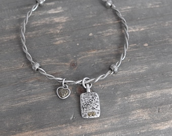 Brighton Art and Soul Dotter Mor Armband Tvinnad Graverad Berlock