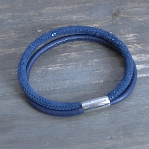 Brighton Woodstock Python Leder Bettelarmband marineblau Magnetverschluss 20cm