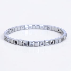 Bracciale rigido Brighton Times Square in argento con cristalli, sottile e impilabile, 2,5 pollici immagine 1