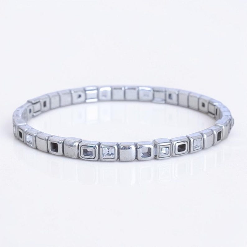 Bracciale rigido Brighton Times Square in argento con cristalli, sottile e impilabile, 2,5 pollici immagine 1
