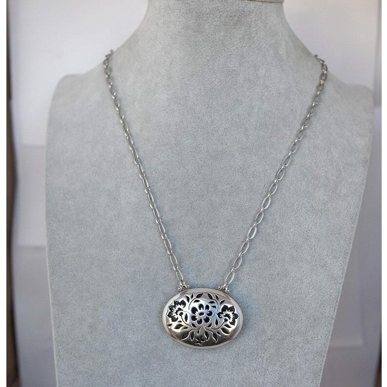 Brighton Cutout Flower Filigree Oval Pendant Necklace Textured Chain Retired image 8