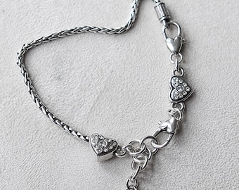 Braccialetto Brighton con ciondolo a forma di cuore in cristallo pavé, placcato argento, doppia chiusura, 7-8"