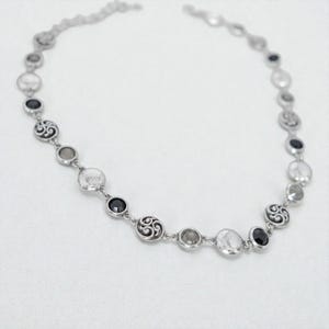 Brighton Contempo Rolle Kristallhalskette Silber über Schwarz Grau im Ruhestand Bild 2