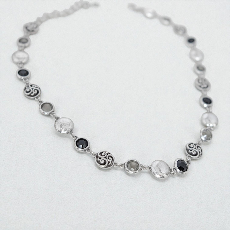 Brighton Contempo Rolle Kristallhalskette Silber über Schwarz Grau im Ruhestand Bild 2
