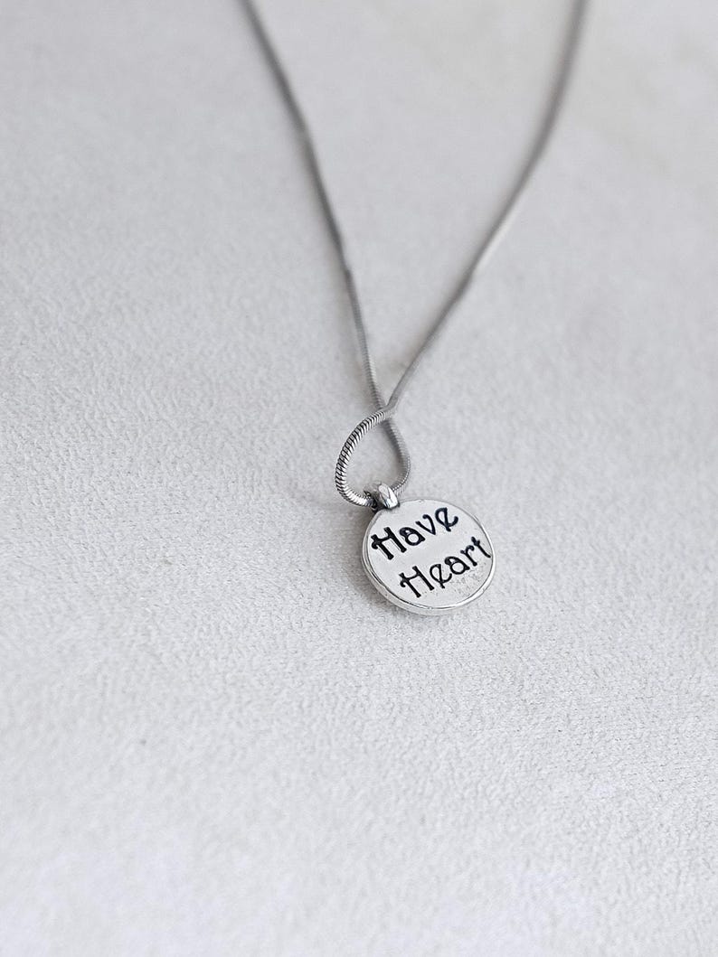 Collana con ciondolo a forma di cuore color oro Brighton: gioielli delicati incisi immagine 4