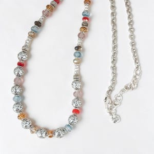Collar largo de cuentas Brighton Latika con pergamino retirado bañado en plata y multicolor imagen 5