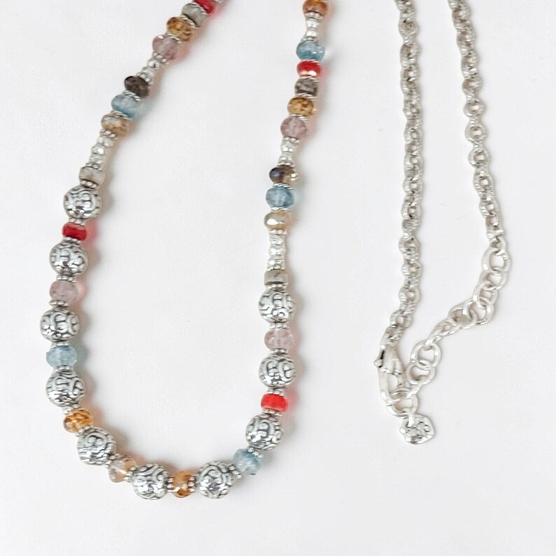 Collar largo de cuentas Brighton Latika con pergamino retirado bañado en plata y multicolor imagen 5