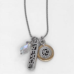 Collana vintage Brighton con ciondolo a forma di simbolo cinese della pace, bicolore oro e argento immagine 4