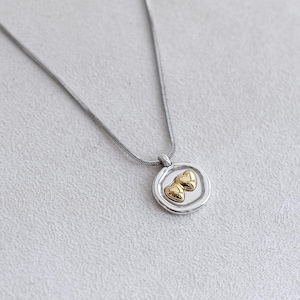 Collana con ciondolo a forma di cuore color oro Brighton: gioielli delicati incisi immagine 1