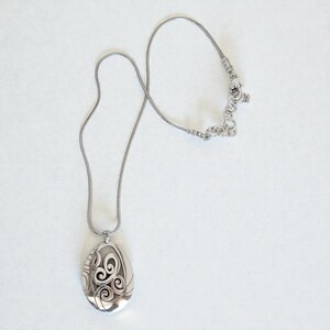 Collar con colgante de lágrima enrollada Brighton Mingle, chapado en plata, de 40,6 a 45,7 cm imagen 3