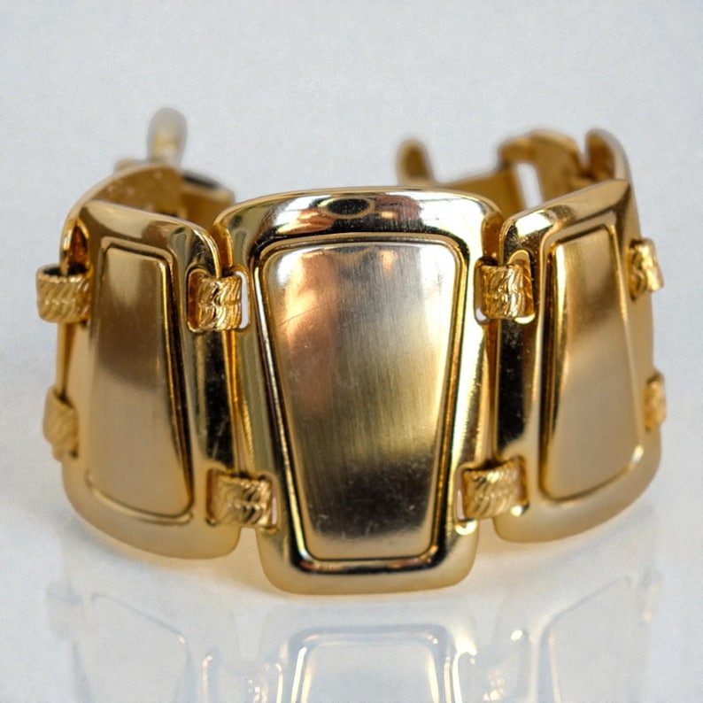 Brighton Trendoro Breites vergoldetes Gliederarmband Fold Over Snap Verschluss im Ruhestand Bild 1