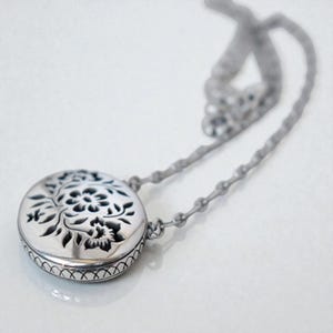 Brighton Cutout Flower Filigree Oval Pendant Necklace Textured Chain Retired image 7
