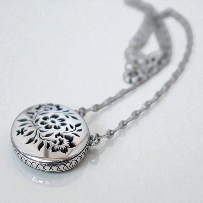 Brighton Cutout Flower Filigree Oval Pendant Necklace Textured Chain Retired image 7