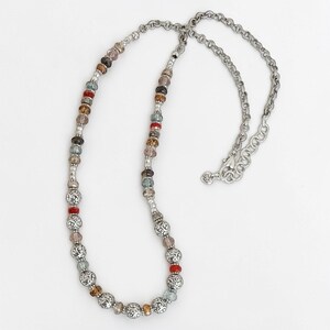 Collar largo de cuentas Brighton Latika con pergamino retirado bañado en plata y multicolor imagen 3