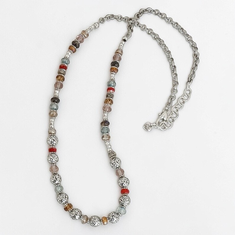 Collar largo de cuentas Brighton Latika con pergamino retirado bañado en plata y multicolor imagen 3