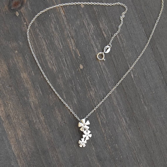 Sterling Silver 925 Three Tiny Daisy Flowers Pend… - image 1
