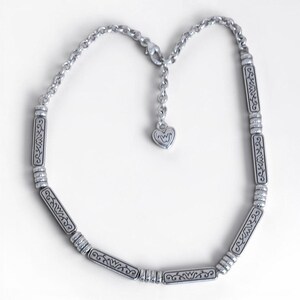 Collar de cadena con cuentas y barra grabada vintage de Brighton, chapado en plata, descatalogado, 43 cm (17 pulgadas) imagen 3