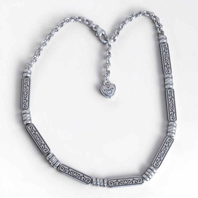 Collar de cadena con cuentas y barra grabada vintage de Brighton, chapado en plata, descatalogado, 43 cm (17 pulgadas) imagen 3