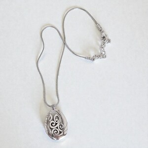 Collar con colgante de lágrima enrollada Brighton Mingle, chapado en plata, de 40,6 a 45,7 cm imagen 4