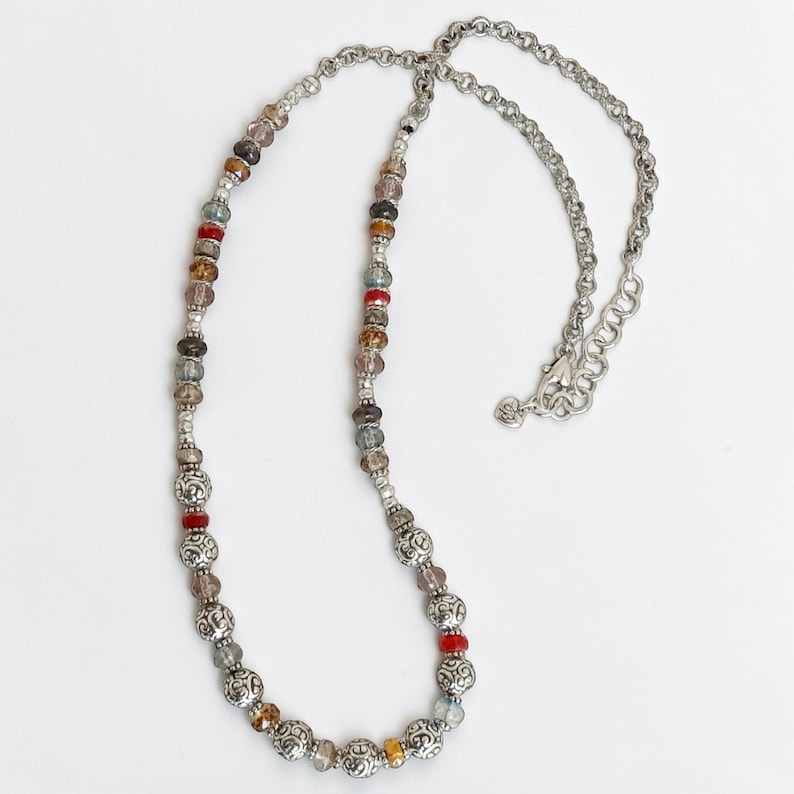 Collar largo de cuentas Brighton Latika con pergamino retirado bañado en plata y multicolor imagen 2