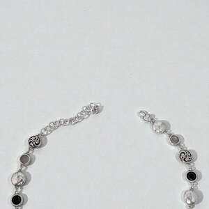 Brighton Contempo Rolle Kristallhalskette Silber über Schwarz Grau im Ruhestand Bild 4