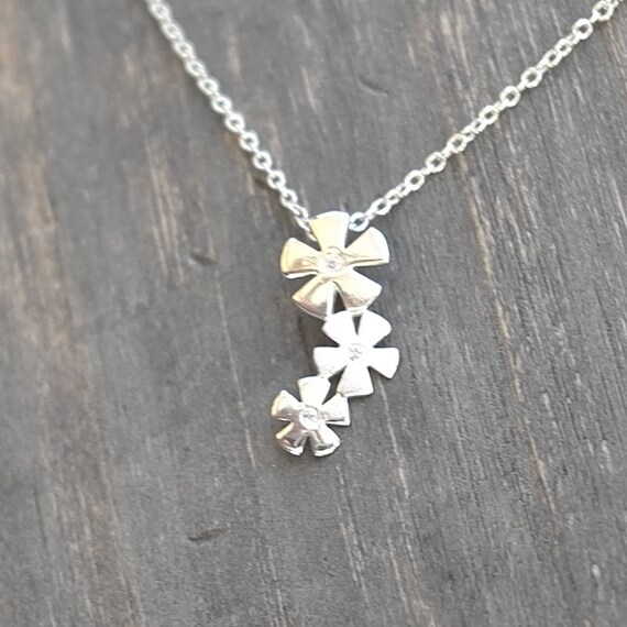 Sterling Silver 925 Three Tiny Daisy Flowers Pend… - image 3