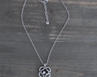 Brighton Moxie Lane Fyrkantigt Hänge Halsband Försilvrat Pensionerat 45 cm