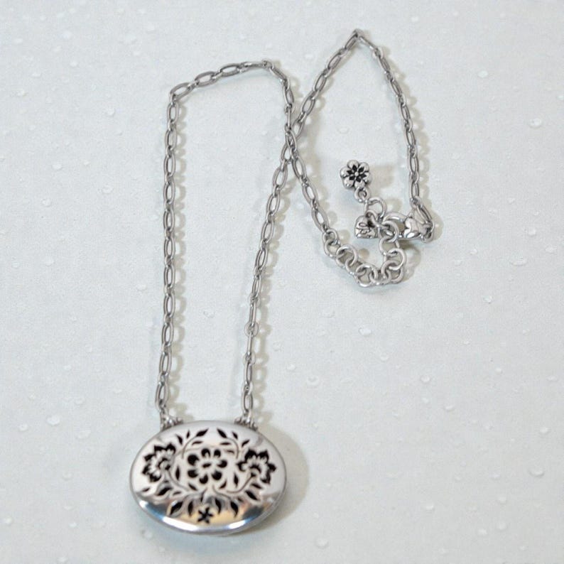 Brighton Cutout Flower Filigree Oval Pendant Necklace Textured Chain Retired image 1