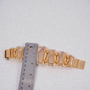 Brighton Trendoro Breites vergoldetes Gliederarmband Fold Over Snap Verschluss im Ruhestand Bild 9
