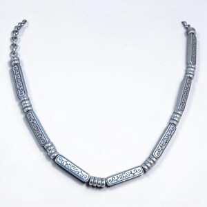 Collar de cadena con cuentas y barra grabada vintage de Brighton, chapado en plata, descatalogado, 43 cm (17 pulgadas) imagen 5