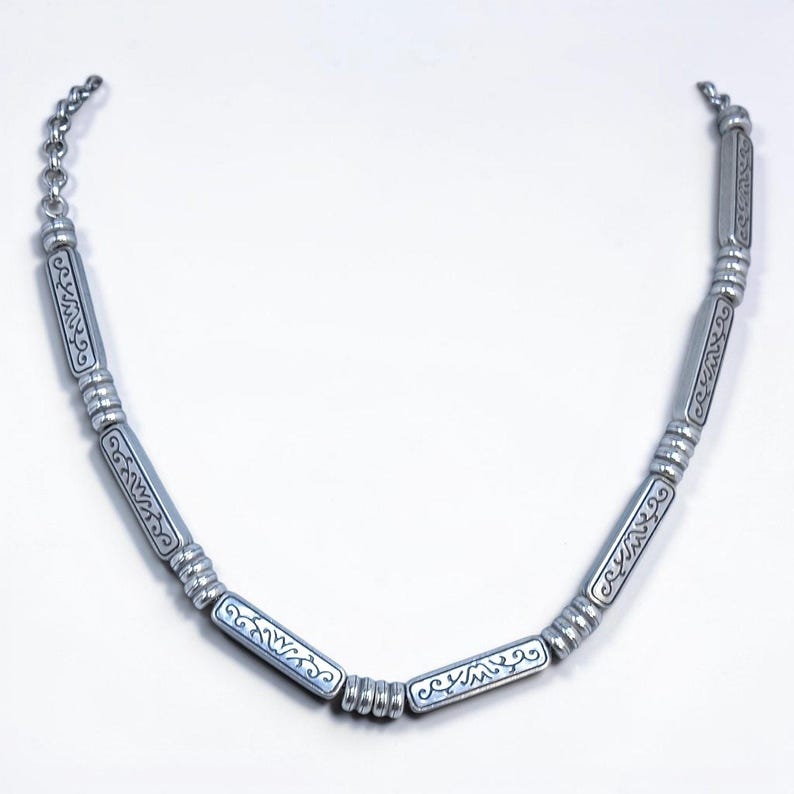 Collar de cadena con cuentas y barra grabada vintage de Brighton, chapado en plata, descatalogado, 43 cm (17 pulgadas) imagen 5