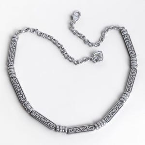 Collar de cadena con cuentas y barra grabada vintage de Brighton, chapado en plata, descatalogado, 43 cm (17 pulgadas) imagen 1