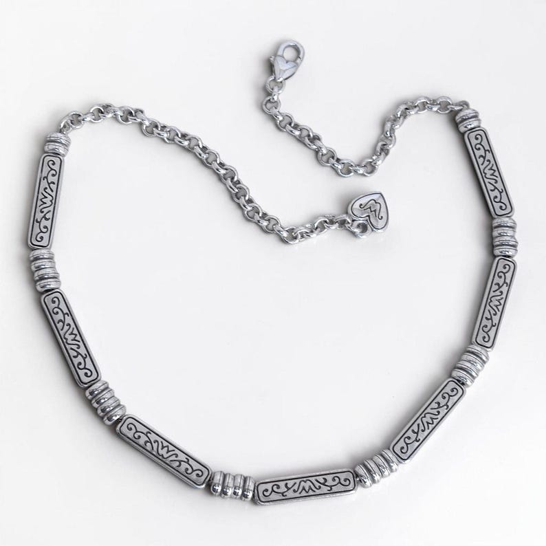 Collar de cadena con cuentas y barra grabada vintage de Brighton, chapado en plata, descatalogado, 43 cm (17 pulgadas) imagen 1