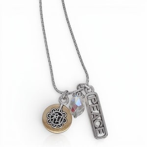 Collana vintage Brighton con ciondolo a forma di simbolo cinese della pace, bicolore oro e argento immagine 1