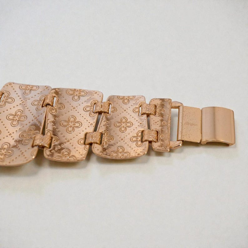Brighton Trendoro Breites vergoldetes Gliederarmband Fold Over Snap Verschluss im Ruhestand Bild 5