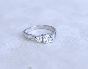 Sterling Silver 925 Three-Stone Ring Band Vintage Clear Quartz Size 7 2.2g