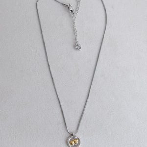 Collana con ciondolo a forma di cuore color oro Brighton: gioielli delicati incisi immagine 2