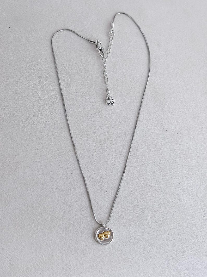 Collana con ciondolo a forma di cuore color oro Brighton: gioielli delicati incisi immagine 2