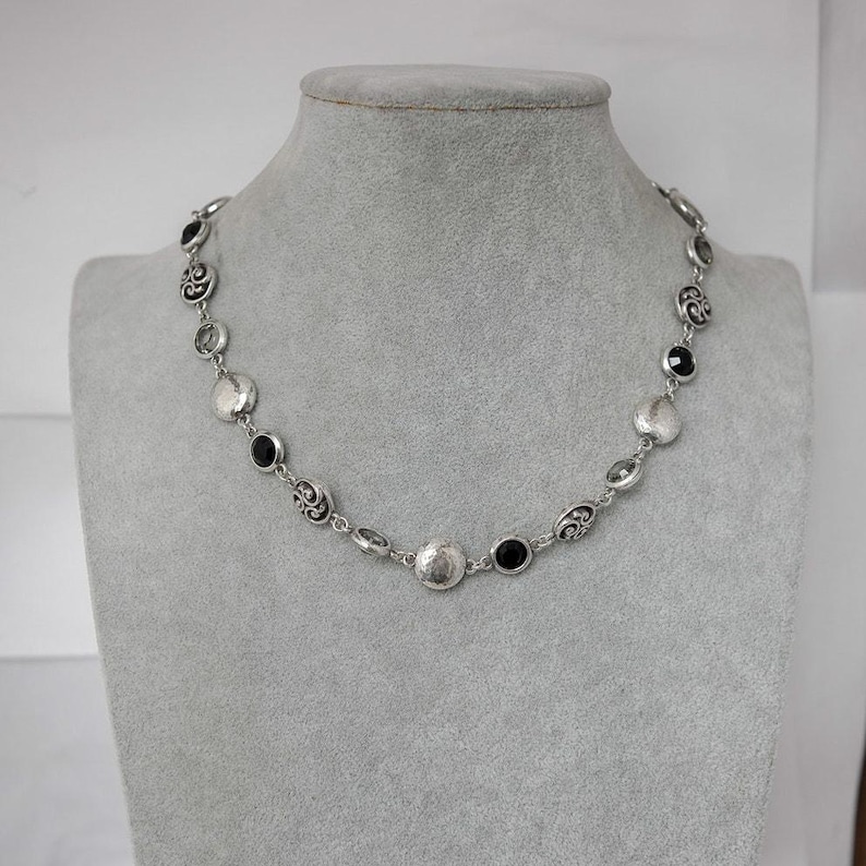 Brighton Contempo Rolle Kristallhalskette Silber über Schwarz Grau im Ruhestand Bild 5