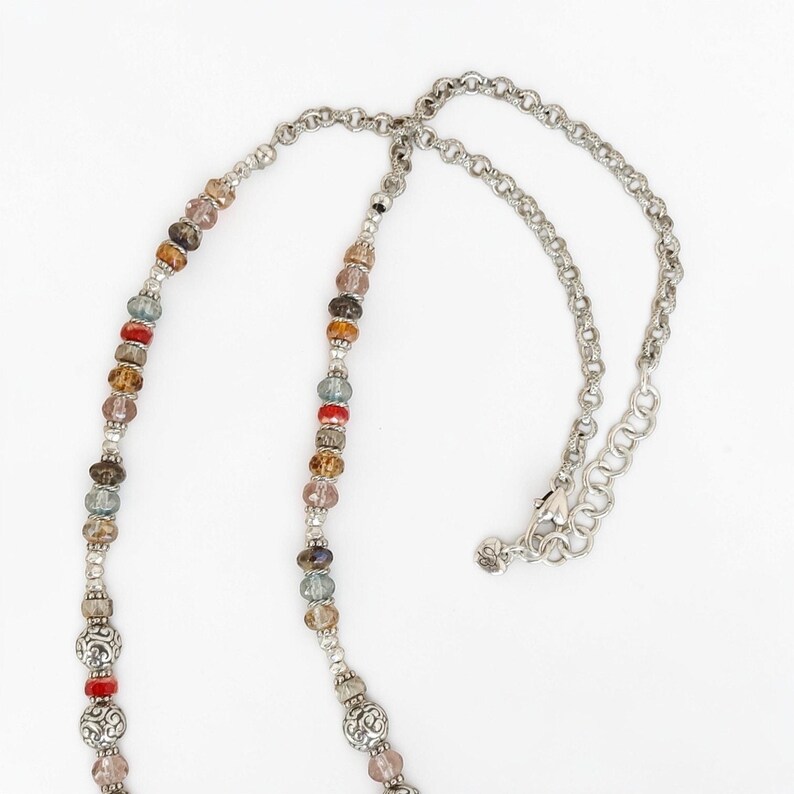 Collar largo de cuentas Brighton Latika con pergamino retirado bañado en plata y multicolor imagen 4