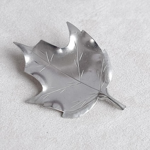 Vintage Stuart Nye Sterling Silver 925 Maple Leaf Brooch Handwrought USA