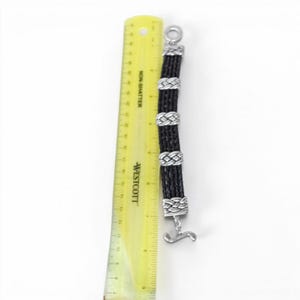 Bracciale Brighton Interlok a più file in pelle nera con nodo celtico e chiusura a moschettone argentata. immagine 6