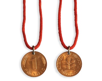 Colgante de Dark con Pfennig de 1986 - collar serie Netflix - cadena hombres mujeres - moneda - hilo rojo- made in Germany