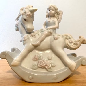 Vintage Enesco “CAMELOT” Wind  Up Porcelain Figurine Music Box, Old Enesco Music Box Home Decor