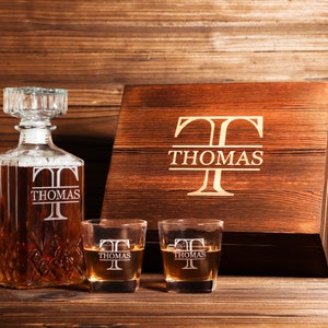 Personalisierte Whisky-Karaffe, kundenspezifische Karaffe mit hölzerner Geschenkbox, gravierte Karaffe, Trauzeugegeschenke, Geschenke für Papa, Geschenke für ihn